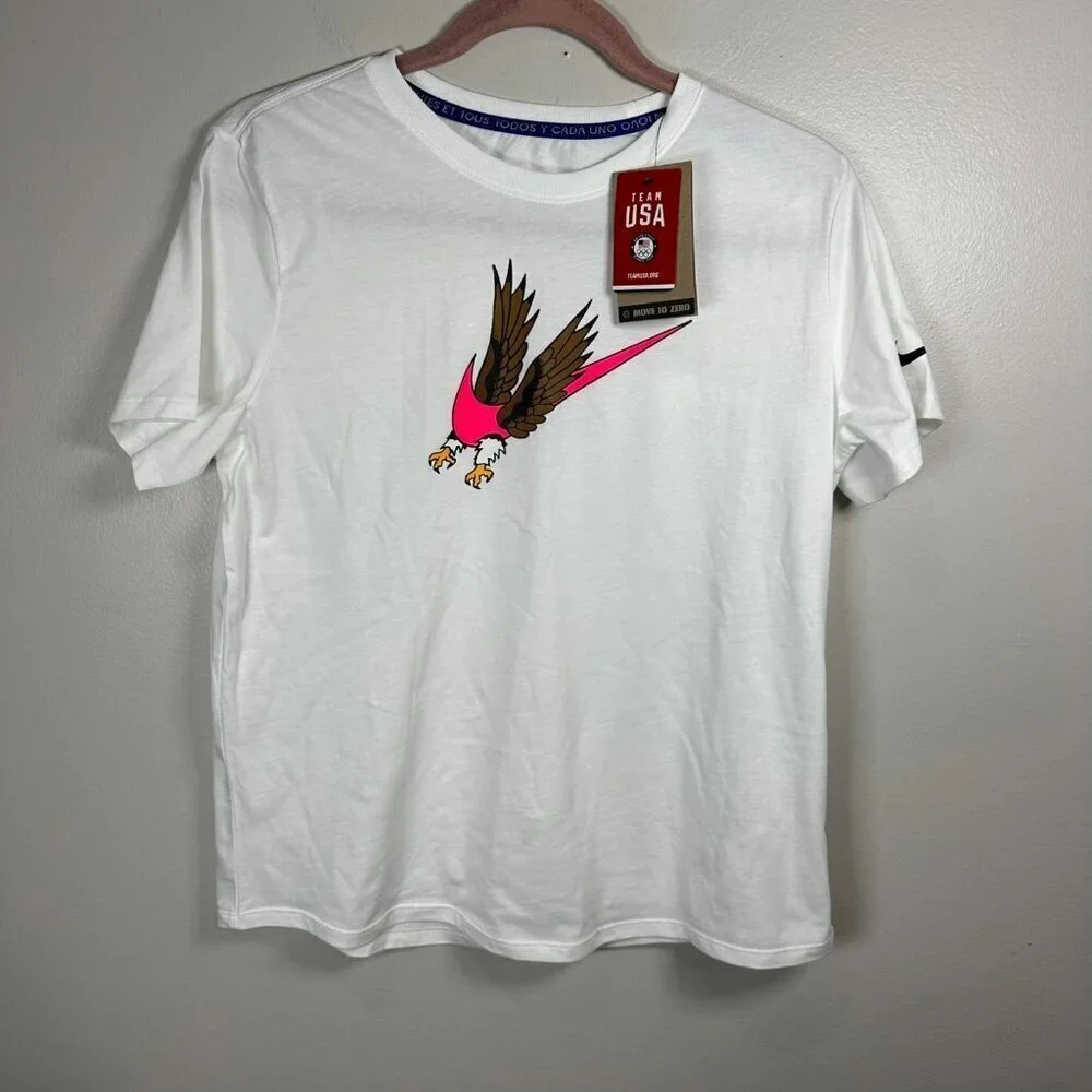Nike USA Club Eagle Graphic T-Shirt Women's Size Medium